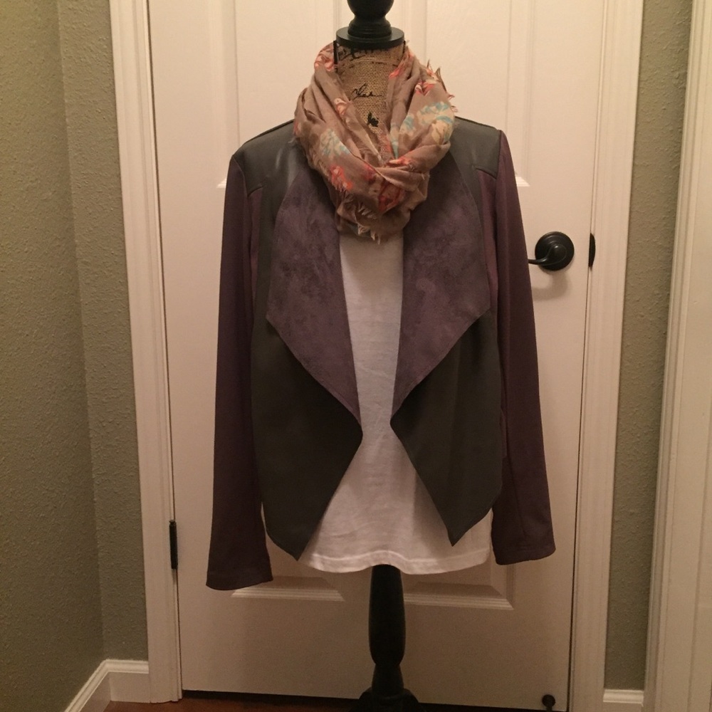 Edyson taupe leather jacket with knit sleeves.